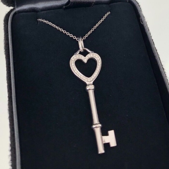 TIFFANY & CO. 18KT WHITE GOLD DIAMOND HEART KEY PENDANT 16-INCH NECKLACE - Picture 1 of 7